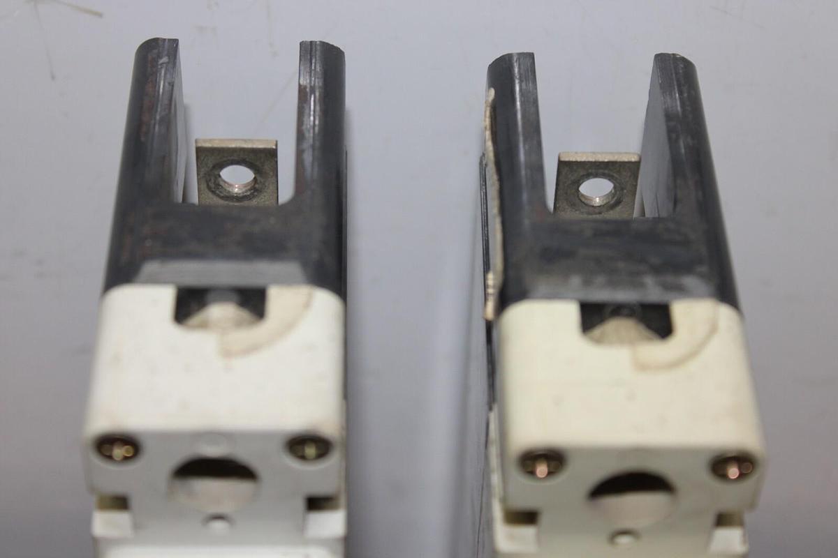 Used LOT OF 2 CUTLER HAMMER HFD1020 20 AMP 277 VAC SINGLE POLE HFD-65K