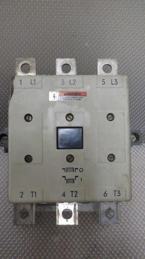 Used SIEMENS NEMA SIZE 4 1/2 CONTACTOR 215 AMP W/ 120V COIL MODEL CXLFO*3