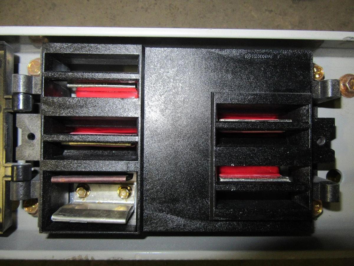 Used 1600 AMP CUTLER HAMMER POW-R-WAY III BUSWAY BUSDUCT 44 INCH STRAIGHT 480 277 4W