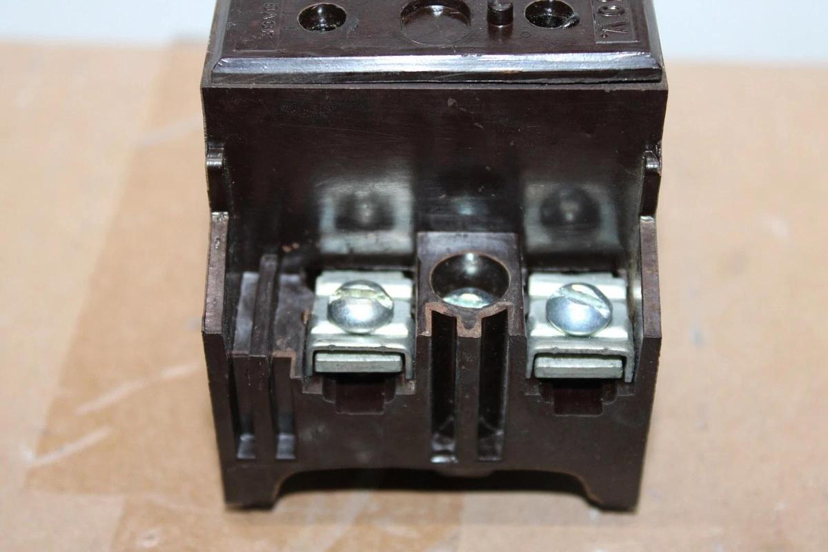 Used LOT OF 2 CUTLER HAMMER PULL OUT SWITCH PFS3322 2-POLE 7.5 HP 240 VOLT *WARRANTY*