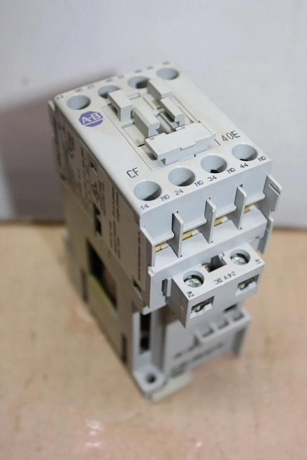 Used ALLEN BRADLEY CONTACTOR 700-CF400Z* 25 AMP 600 VOLT 3-POLE 3-PHASE SER. A
