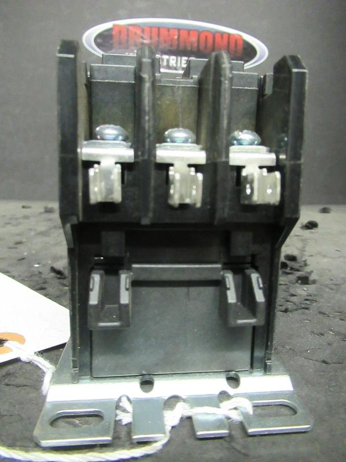Used EATON CONTACTOR C25DND330 SER. D1 30 AMP 600 VAC 3 POLE 120 V COIL 15 HP @ 460 V