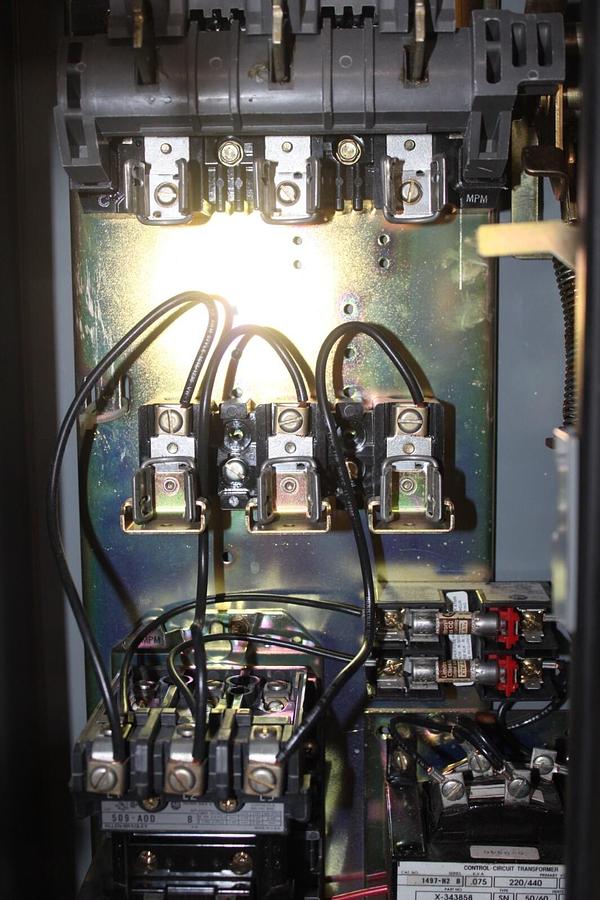 Used ALLEN BRADLEY COMBINATION STARTER 512-AJB-6P-24R TYPE 12 NEMA 0 600V 5 HP