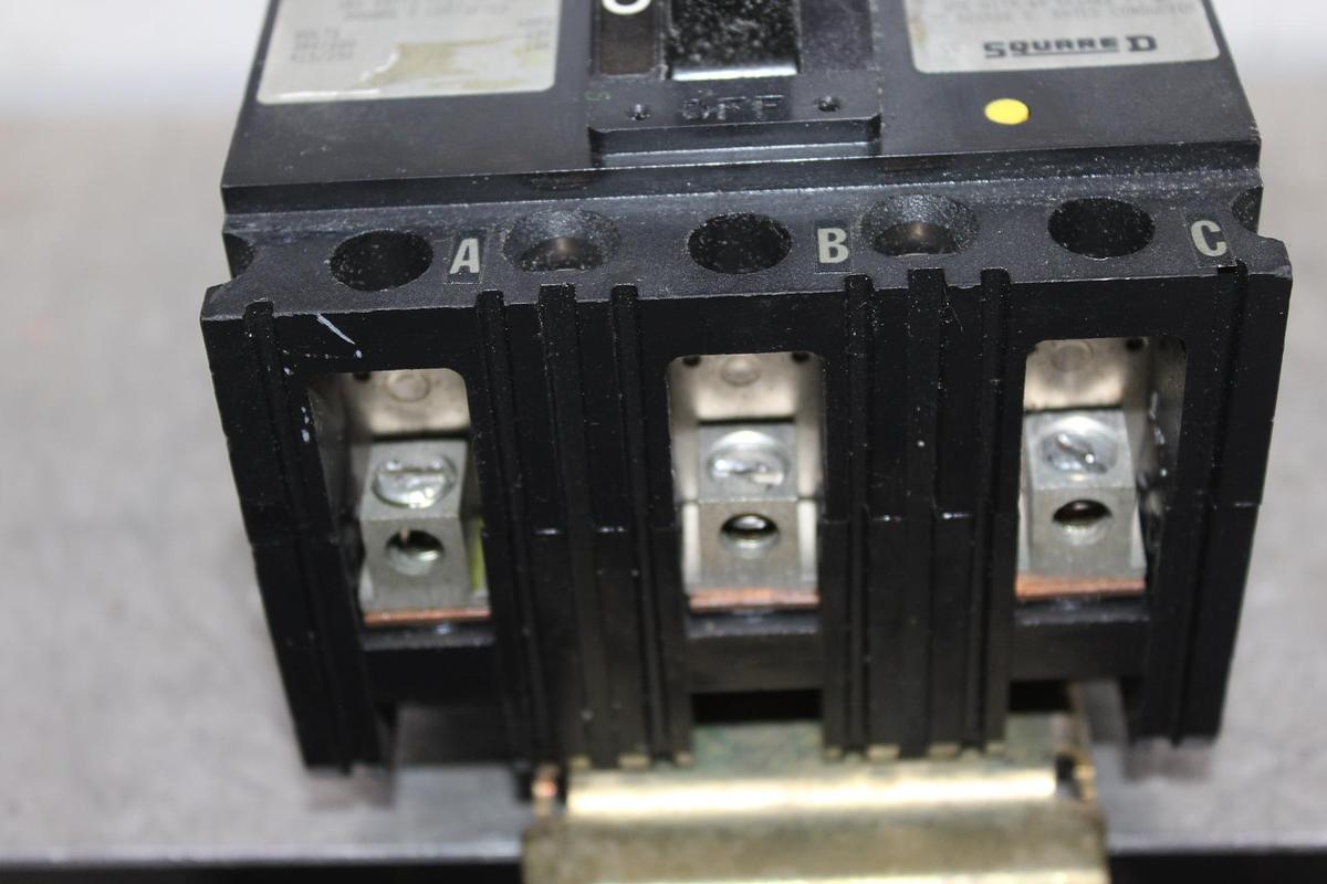 Used SQUARE D I-LINE HCM PANELBOARD 800 AMP 600 VAC TYPE 1 3-PHASE HC3723B