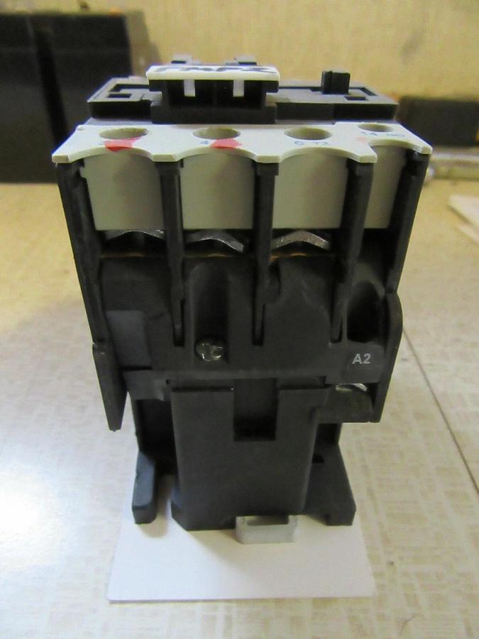 Used RAM INDUSTRIES CONTACTOR 32 AMP RI1D3210 RI1 D32 10 120 VAC COIL 50 / 60 HZ