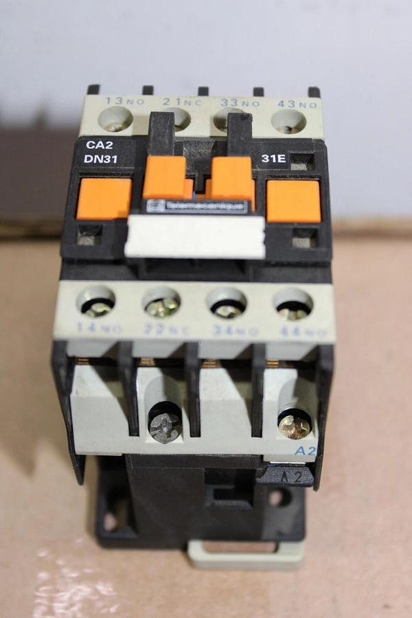 Used TELEMECANIQUE CONTACTOR CA2-DN31 600 VAC 10 AMP COIL: 120V **WARRANTY**