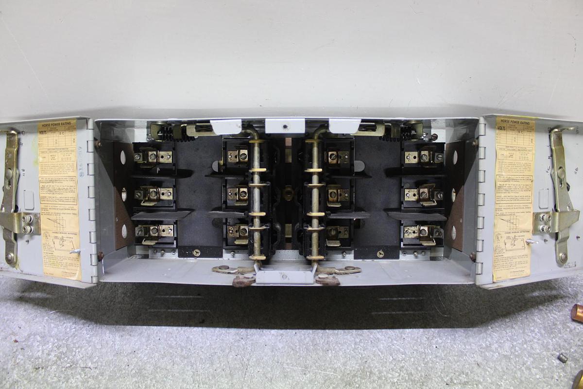 Used ITE TWIN VACU-BREAK FUSIBLE PANELBOARD SWITCH V7E3622 600V 60A