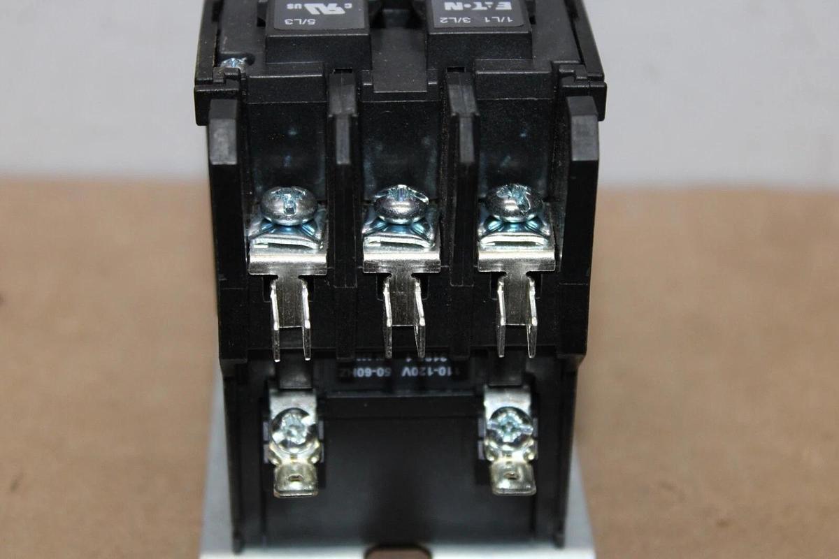 Used EATON CONTACTOR C25DND325 25 AMP 600 VAC 3-POLE 3-PHASE 10 HP 7.5 KW COIL: 120V