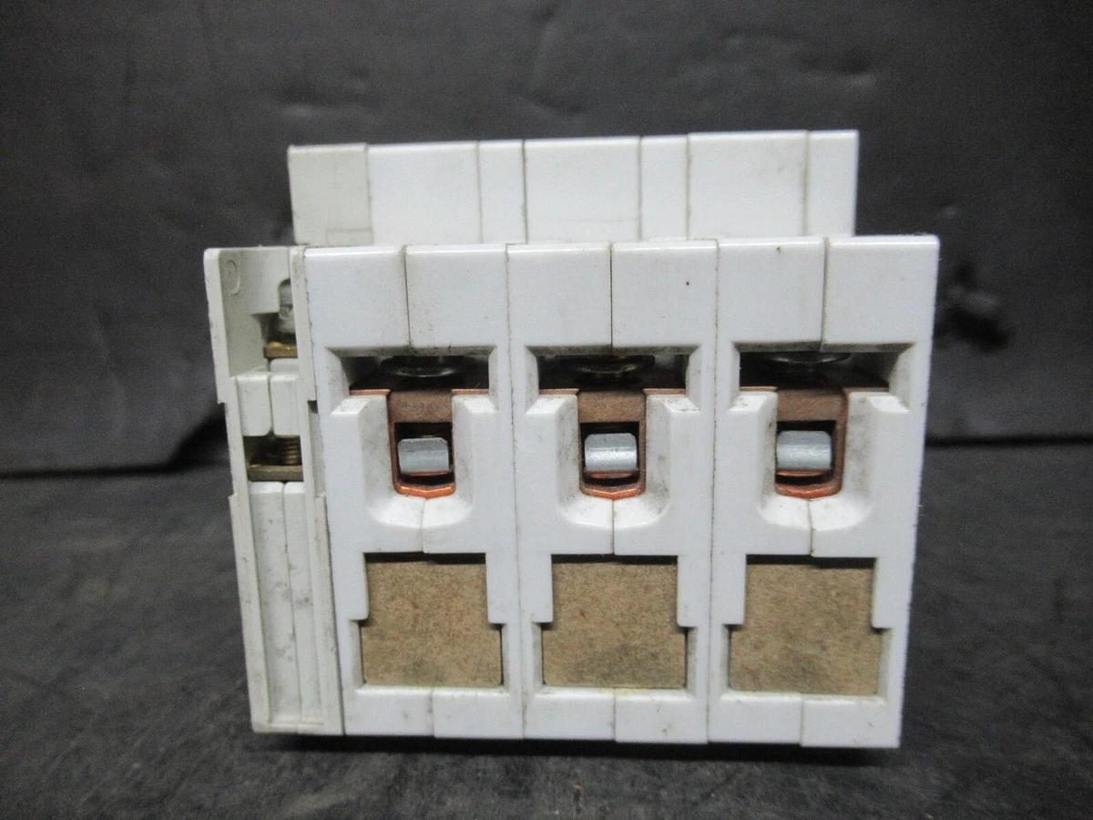 Used SIEMENS CIRCUIT BREAKER 5SX23 C10 10 AMP 480 VAC 3-POLE W/ 5SX9100 AUXILLIARY