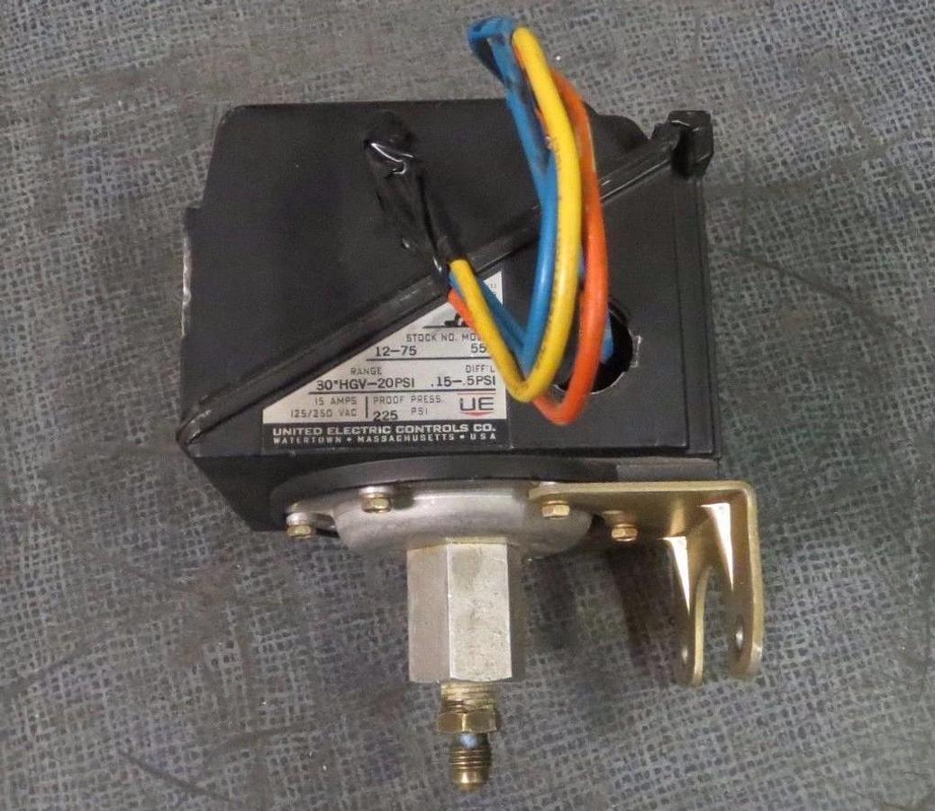 Used UNITED ELECTRIC PRESSURE CONTROLLER 15 AMP 250V  225 PSI MODEL 552 TYPE J302D