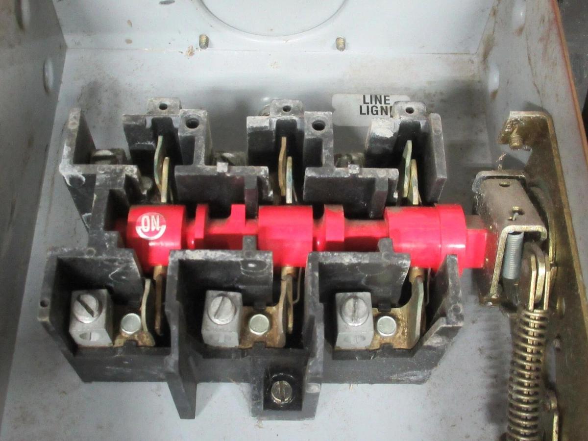 Used GE ENCLOSED INDOOR SAFETY SWITCH TGN3322R MODEL: 8 60 AMP 240 VAC 3R ENCLOSURE