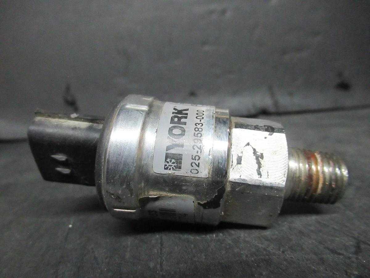 Used YORK DANFOSS PRESSURE TRANSDUCER 025-29583-000 200 PSIS 5 VDC **WARRANTY**