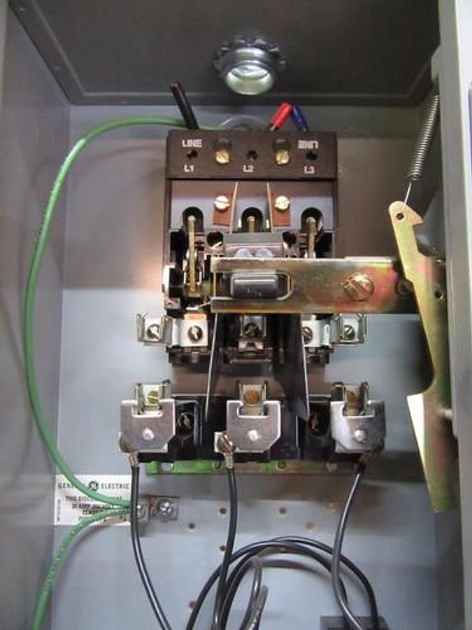 Used GE COMBINATION STARTER SIZE 1 240 VAC 7.5 HP CR308C CR308C1822PXATDBG 300-LINE