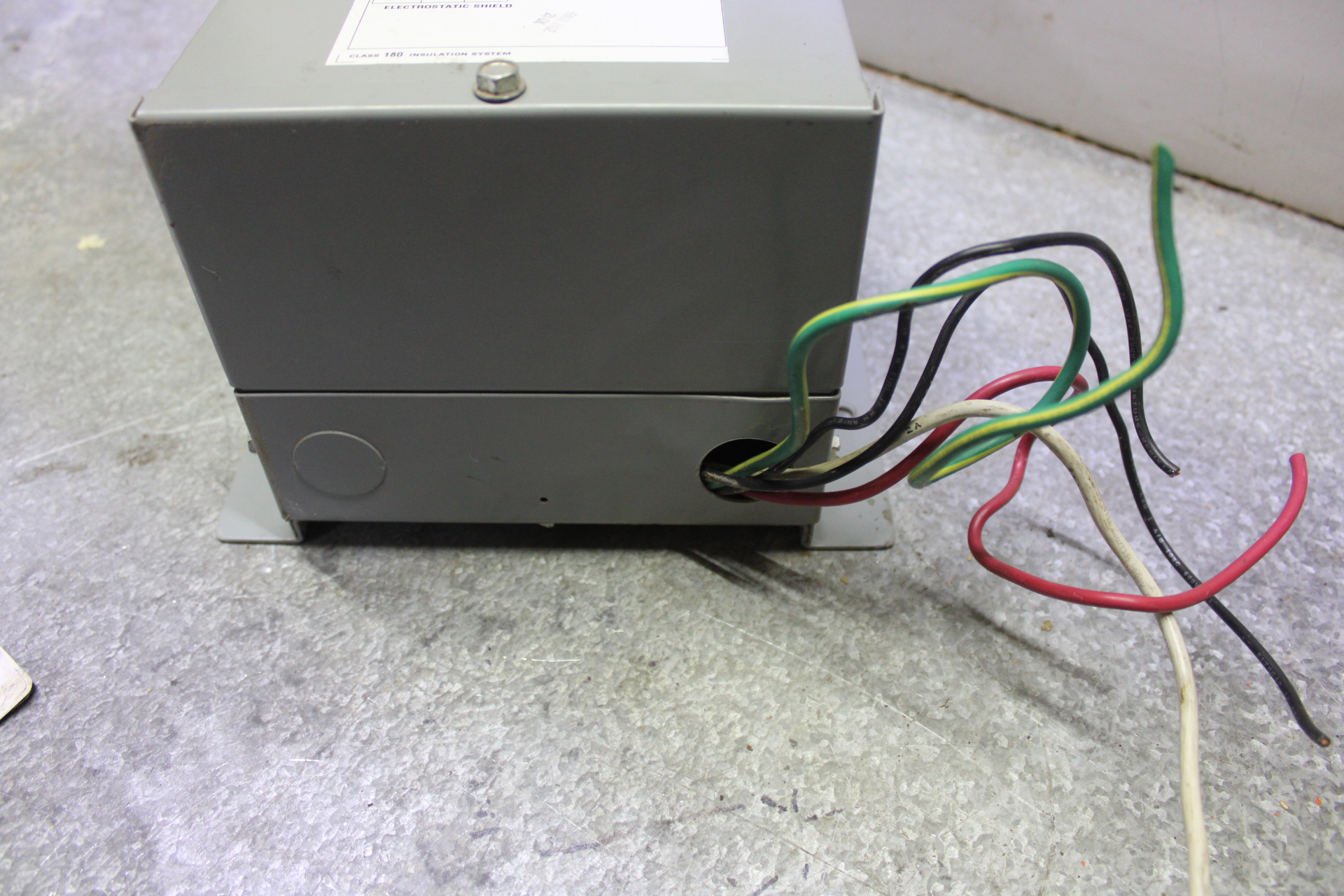 Used SQUARE D POWER TRANSFORMER 3S1F 3 KVA PRI: 240/120V SEC: 120/240V SINGLE PHASE