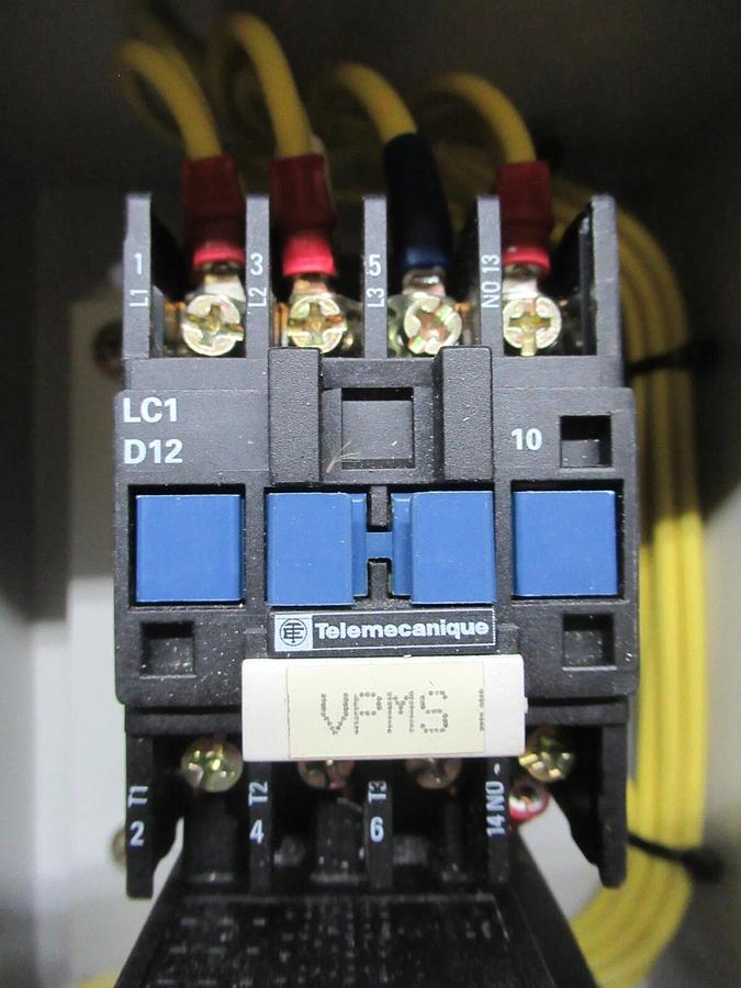 Used ENCLOSED TELEMECANIQUE STARTER LC1D1206 W/ OVERLOAD RELAY LR2-D1307 25 AMP 600 V