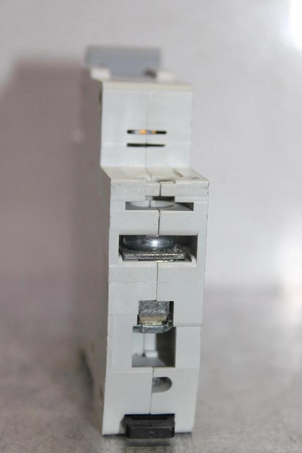 Used ALLEN-BRADLEY SINGLE POLE CIRCUIT BREAKER 1492-SP1C200 20 AMP 240/277 VAC