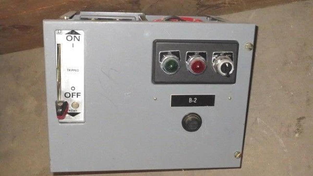 Used SQUARE D 12" MCC BUCKET 3 AMP FHP BREAKER 480 VAC WITH NEMA SIZE 1 STARTER