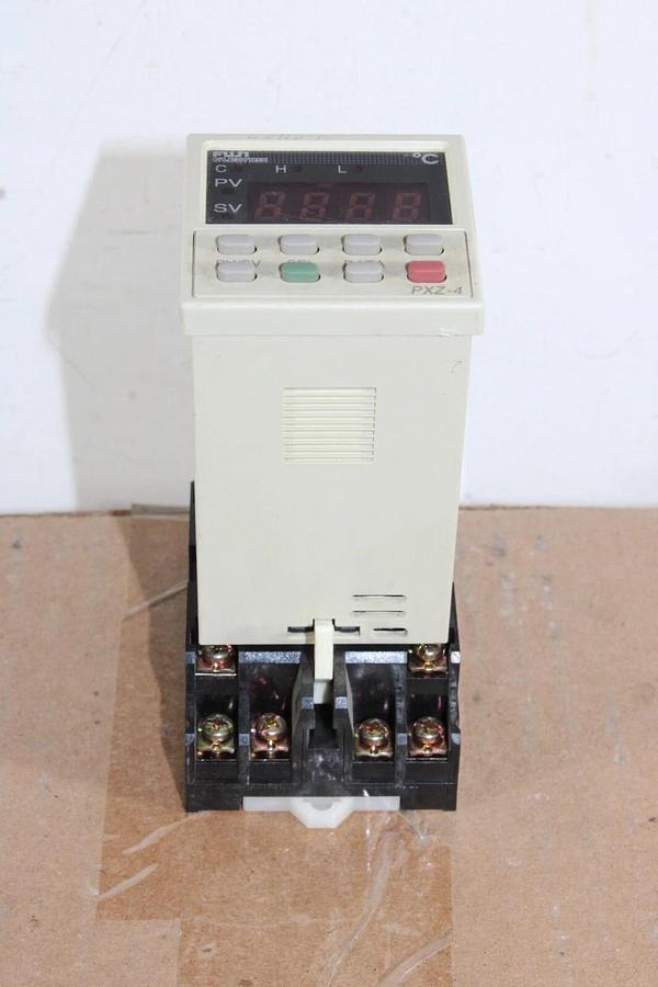 Used FUJI ELECTRIC TEMPERATURE CONTROLLER PXZ4TBY2-1B000 24 VAC 15 VA
