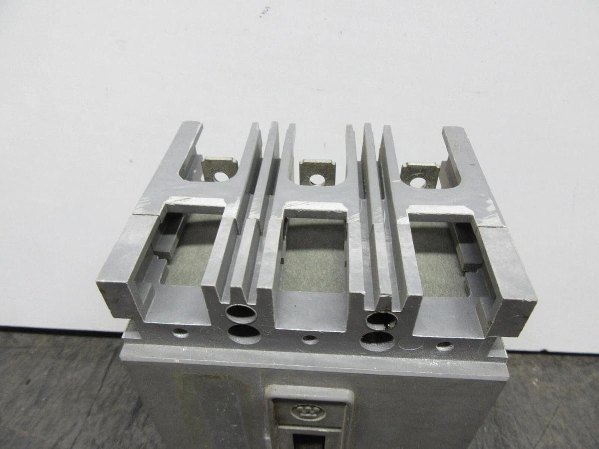Used WESTINGHOUSE 3-POLE CIRCUIT BREAKER HFB3150 150 AMP 600 VAC 4976D04G46
