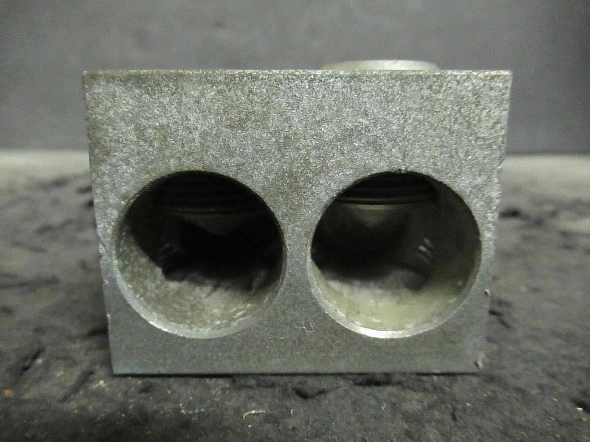 Used USD 5207-03 MECHANICAL DISTRIBUTION CONNECTOR TERMINAL LUG SET 600MCM - #14 WIRE