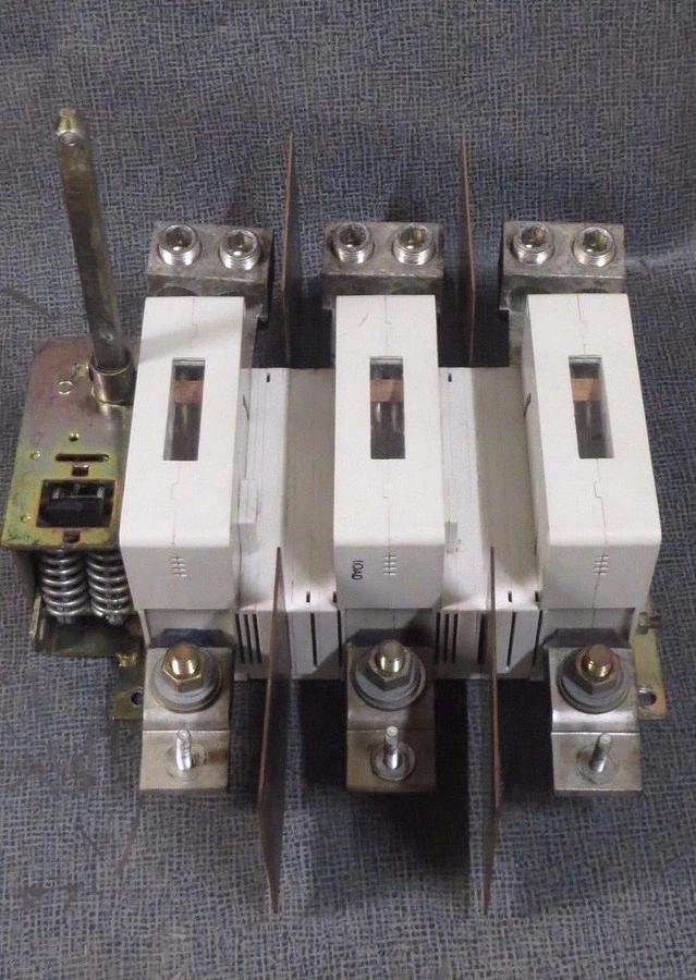 Used ABB GENERAL PURPOSE SWITCH 600 AMP 600 VAC 3 PHASE 150-500 HP MODEL: OETL-NF600A