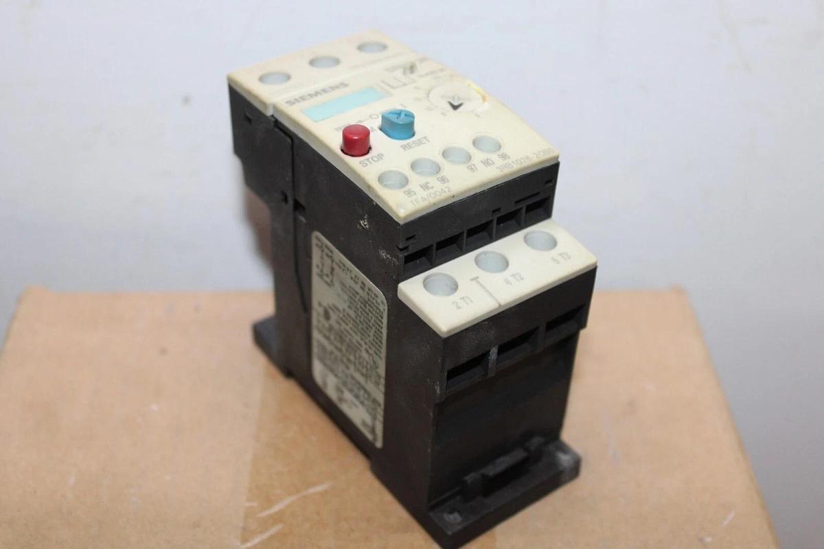 Used SIEMENS OVERLOAD RELAY 3RB1026-2QB0 6-25 AMP 600 VOLT 3-POLE **WARRANTY**