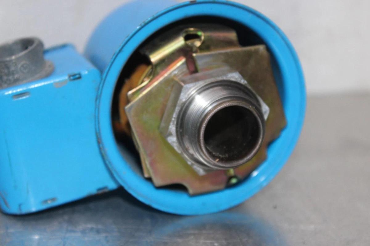 Used ITT SOLENOID GAS VALVE S261SA02N3KK4 120 VAC 0.26 AMP 17.5 WATT 50/60 HZ 25 PSI