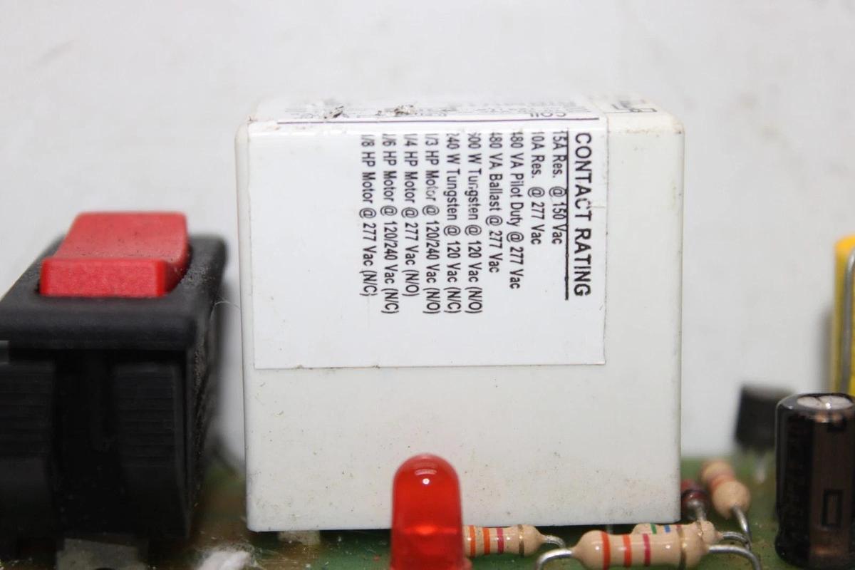 Used FUNCTIONAL DEVICES RELAY CIRCUIT BOARD RIBMU1S 120 VAC 30 VDC