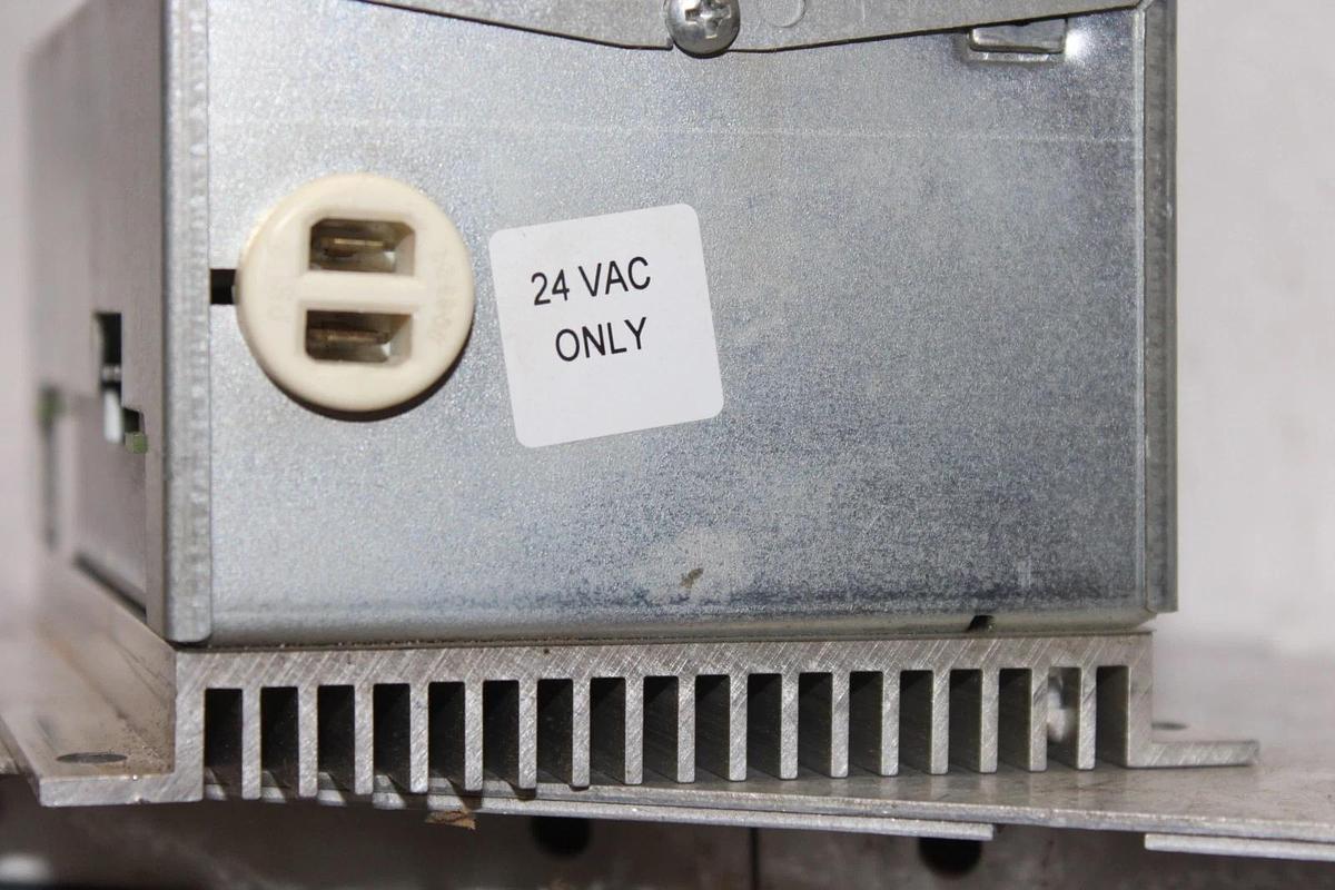 Used JOHNSON CONTROLS P66 ELECTRONIC FAN SPEED CONTROL P66AB-1 480 VAC