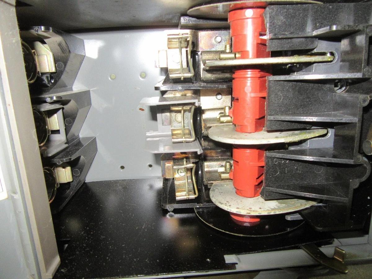 Used SQUARE D QMB TWIN PANELBOARD SWITCH QMB-363-T32 60 AMP 600 VOLT 15 HP