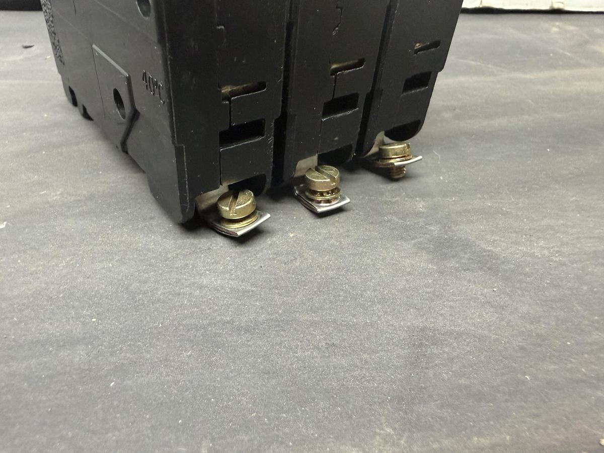Used SQUARE D CIRCUIT BREAKER EHB34060 60 AMP 480/277 VAC 3-POLE