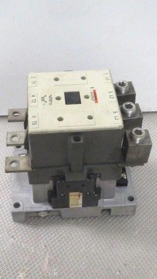 Used SIEMENS NEMA SIZE 4 1/2 CONTACTOR 215 AMP 240 OPEN WITH 120V COIL MODEL CXLFO*3