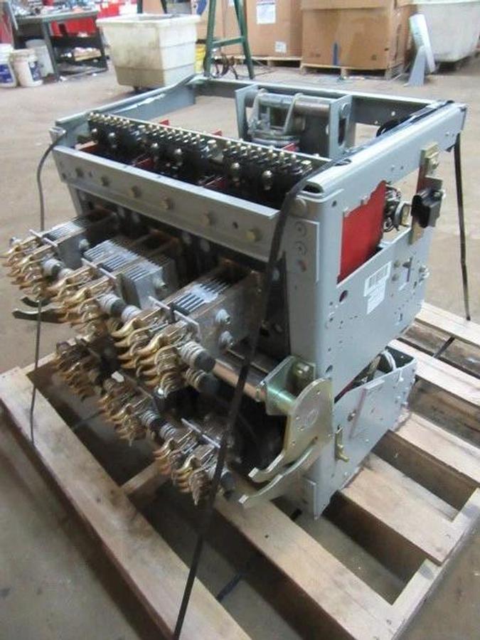 Used GE AKR 3200 AMP BREAKER AKR-8D-75-1 MICRO VERSA TRIP A332LSGMR 3200A GROUND LSG