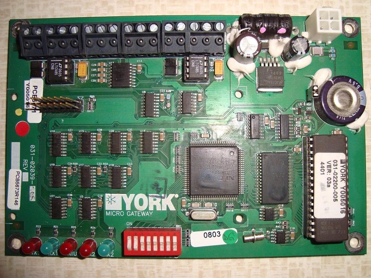 YORK CHILLER MICROGATEWAY CIRCUIT BOARD MODEL: 031-02039-05 *WARRANTY INCLUDED*