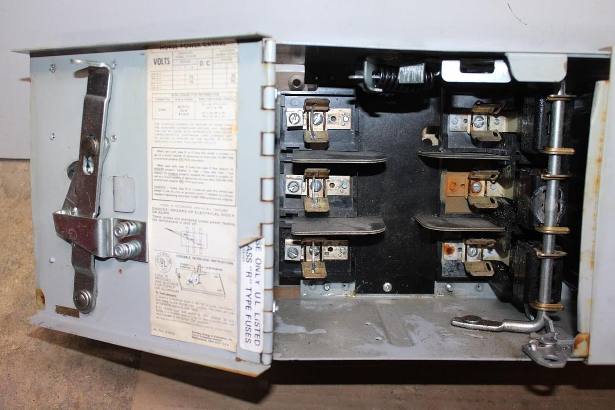Used ITE FUSIBLE PANELBOARD TANDEM DISCONNECT V7E3622 60 AMP 600 VOLT 3-PHASE