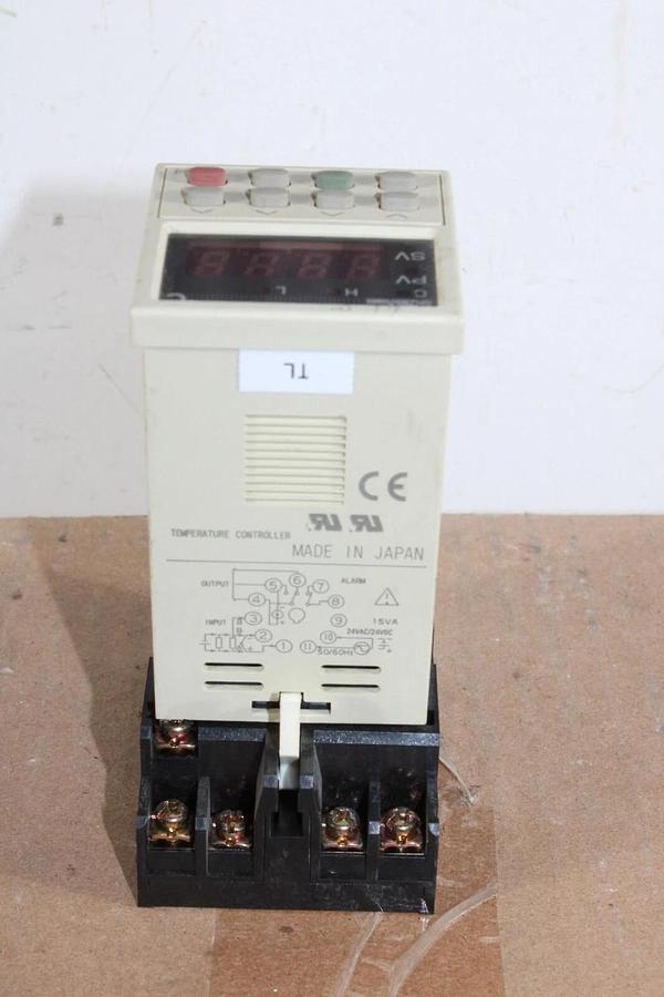 Used FUJI ELECTRIC TEMPERATURE CONTROLLER PXZ4PBY2-1B000 24 VAC 15 VA