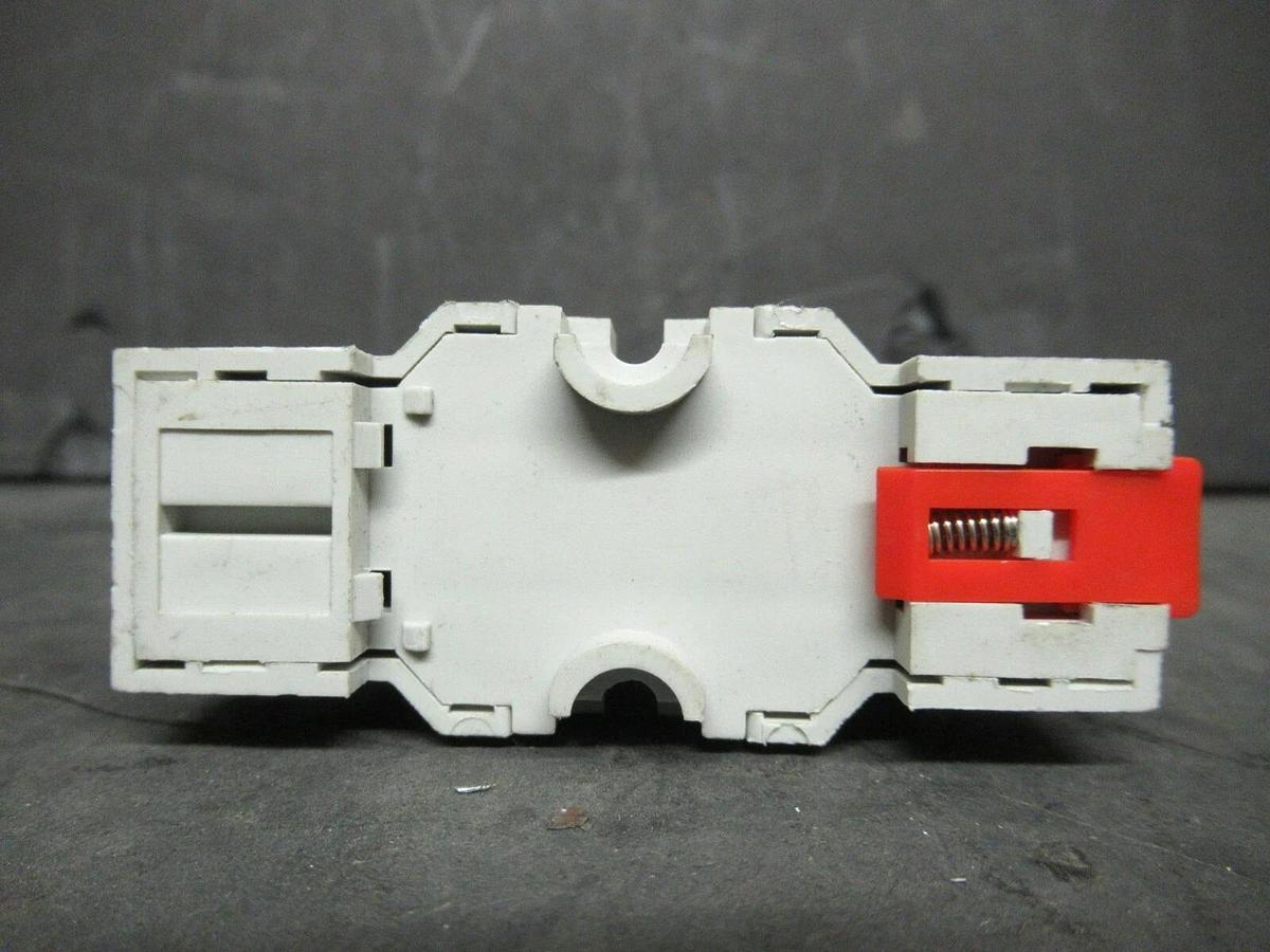 Used VERIS RELAY VMD2B-F24A 24 VAC W/ BASE