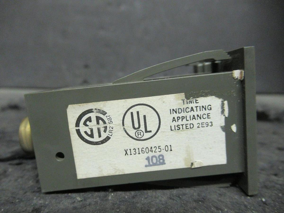 Used REDINGTON SR21-7717 PANEL MOUNT COUNTER X13160425-01 TIME INDICATING APPLIANCE