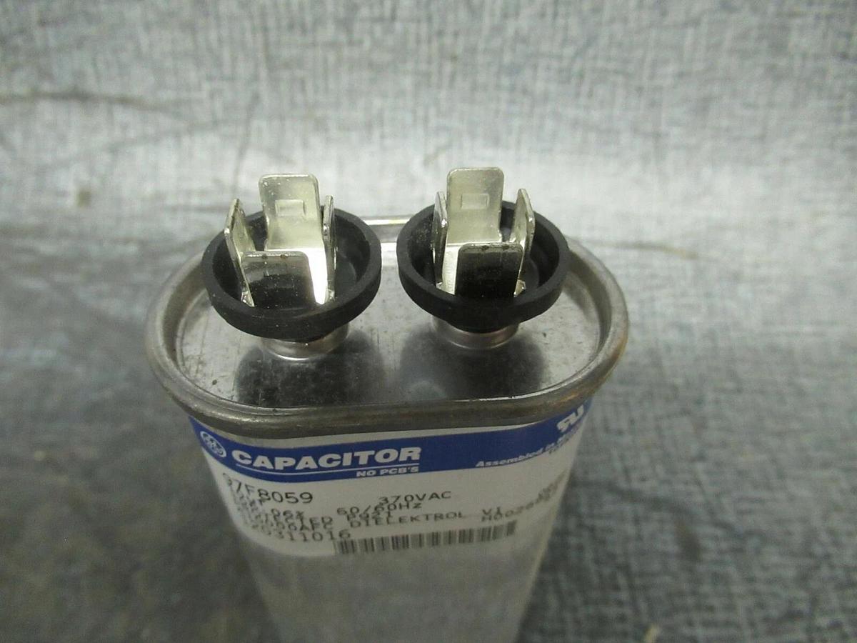 Used GENERAL ELECTRIC DIELEKTROL VI CAPACITOR 97F8059 10uF 370VAC 50/60 HZ GE