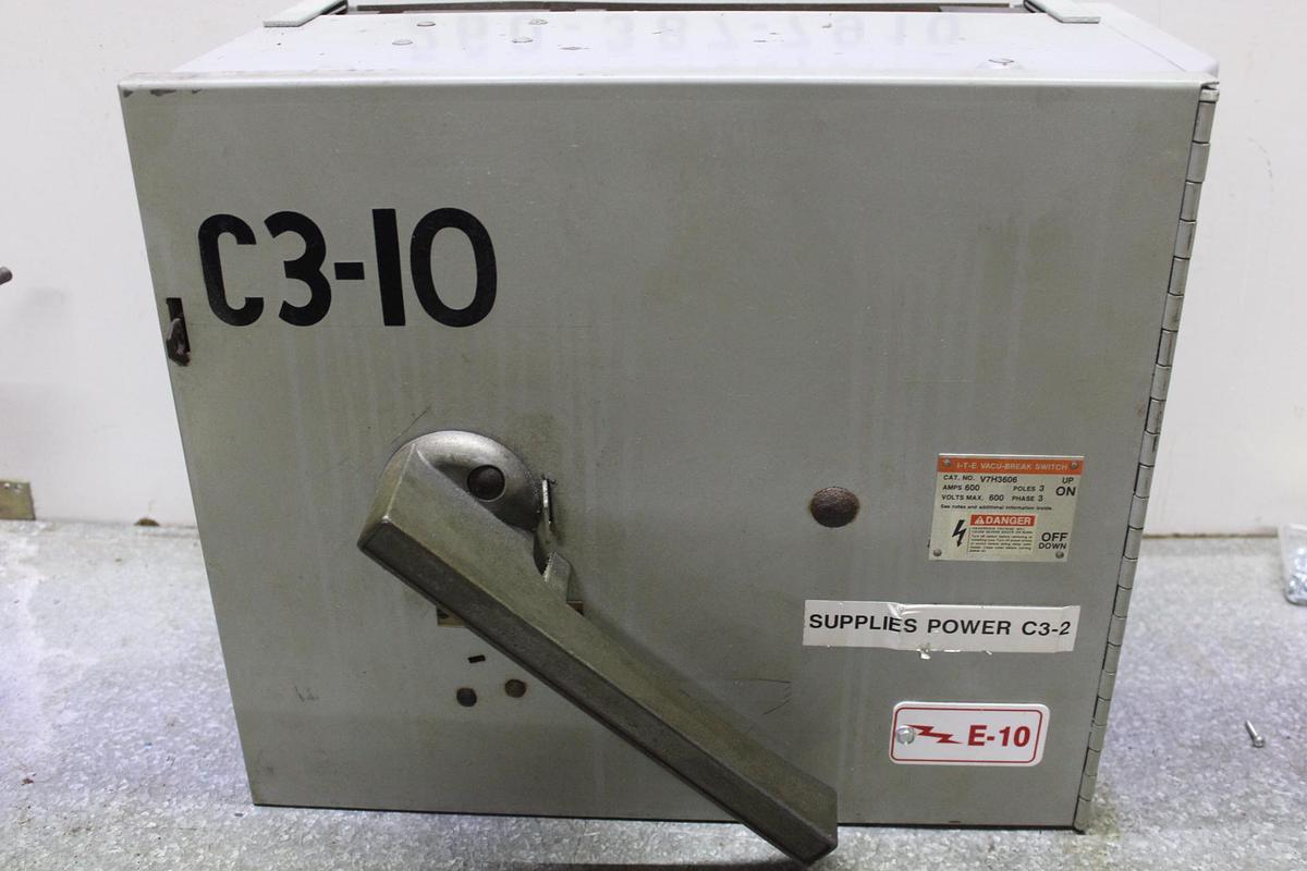 Used ITE VACU-BREAK FUSIBLE PANELBOARD SWITCH V7H3605 400 AMP 600 VAC 3-POLE