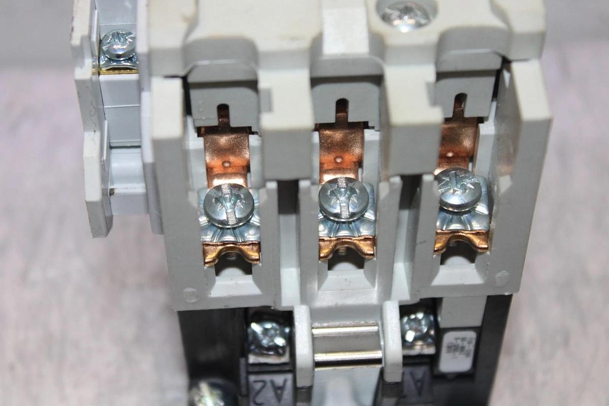 Used EATON CONTACTOR CN15DN3 NEMA SIZE 1 27 AMP 600 VAC 3-POLE 3-PHASE 10 HP