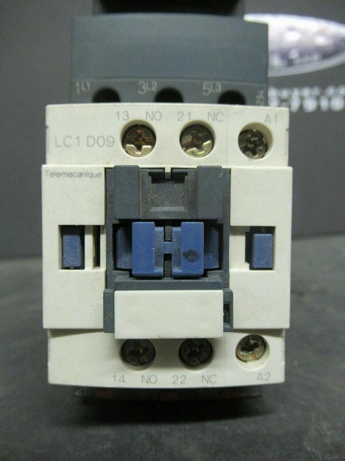 Used TELEMECANIQUE CONTACTOR LC1D09 600 VAC 25 AMP W/ GV2ME10 MANUAL MOTOR START