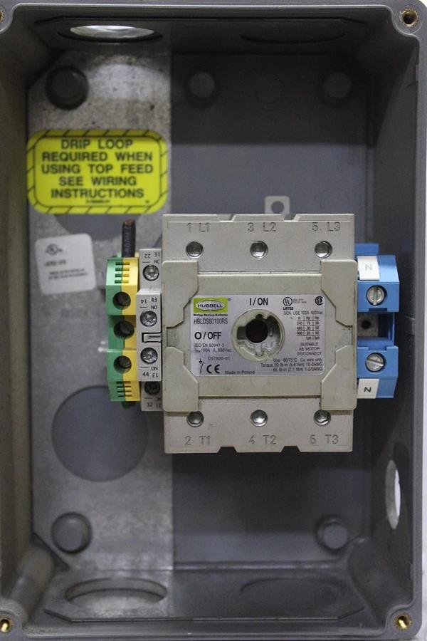 Used HUBBELL SAFETY DISCONNECT ENCLOSURE HBDLS10AC 100 AMP 600 VAC W/ HBDL60100RS