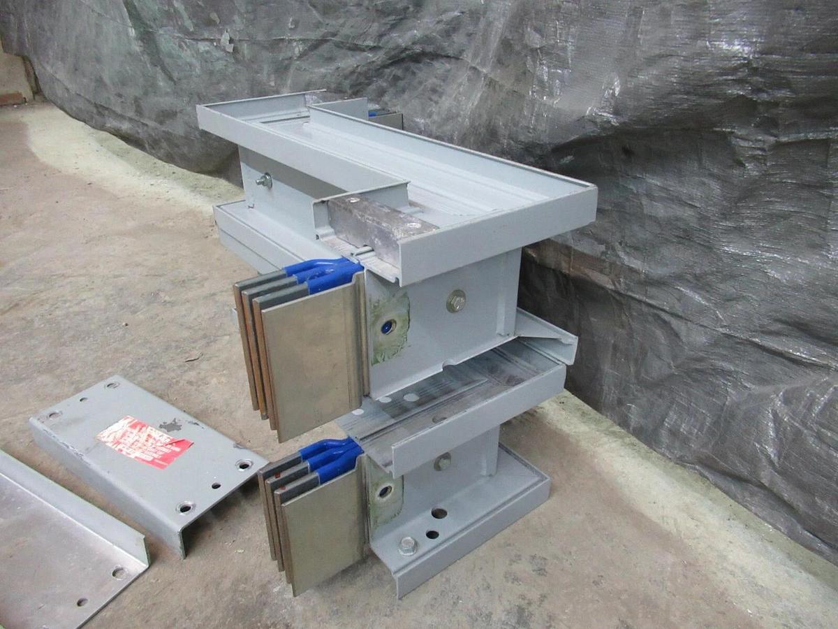 Used 3000 AMP GE SPECTRA SERIES EDGEWISE BUSWAY OFFSET 0292867 600 V 3 PH 3 W W/ G