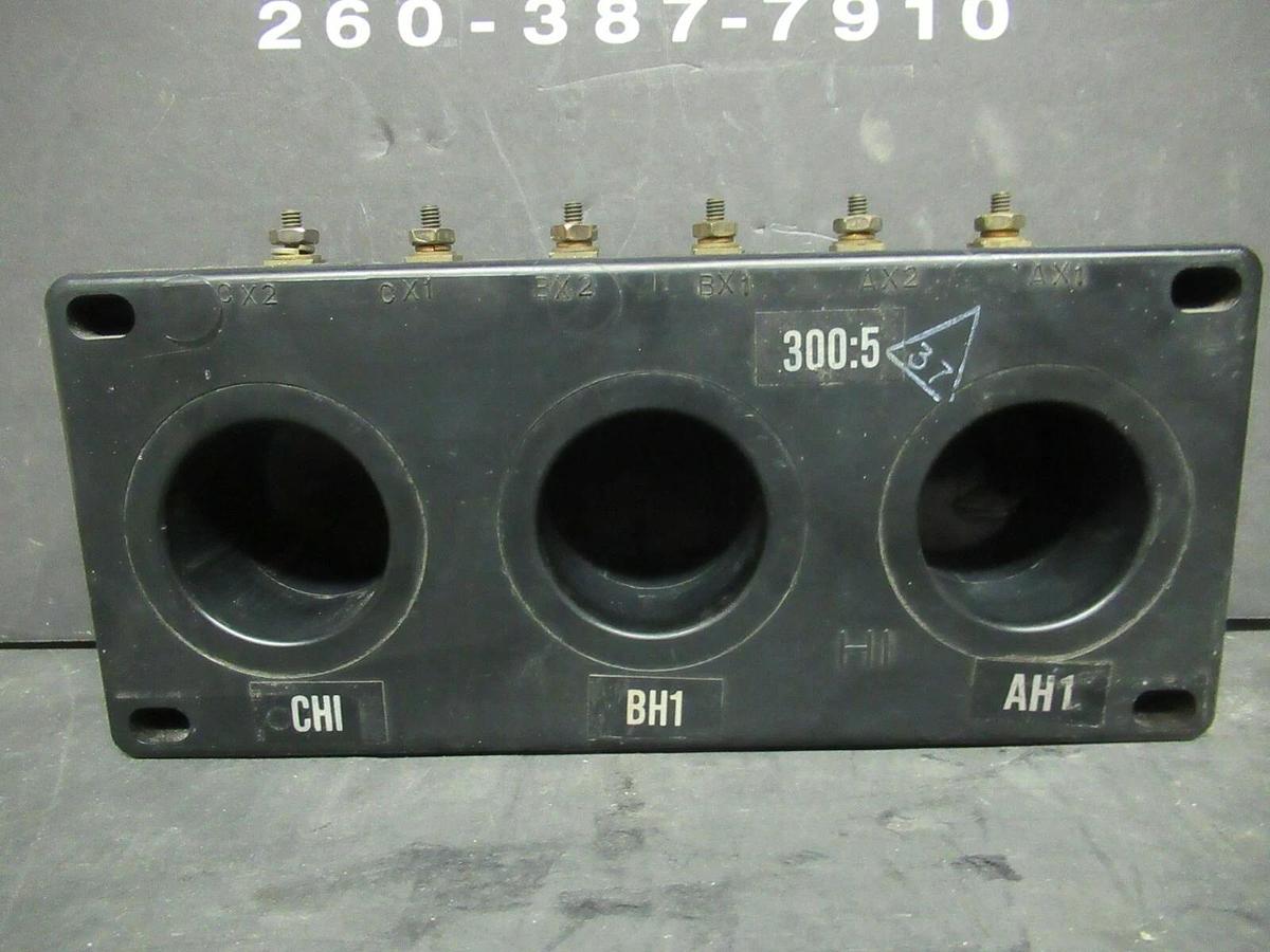 Used WESTINGHOUSE CURRENT TRANSFORMER RATIO: 300:5 A 2092A37H05 / 3P81-301 CT