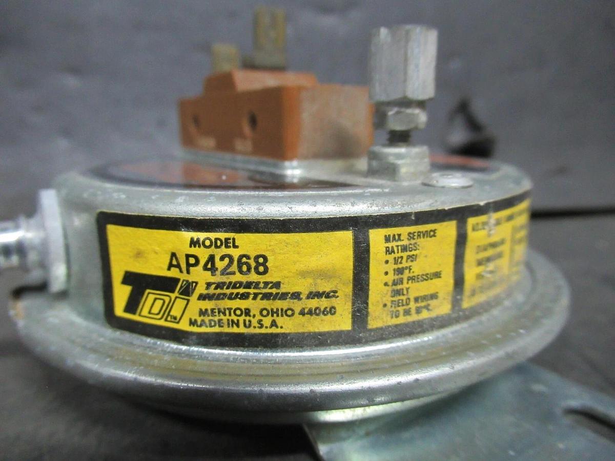 Used LIEBERT FILTER CLOG SWITCH AP4268 277 VAC 300 VA 1/2 PSI AIR PRESSURE ONLY