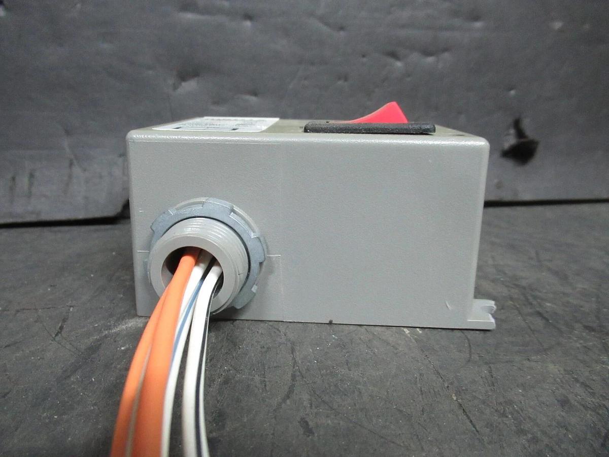 Used FUNCTIONAL DEVICES RIBU1S ENCLOSED RELAY 10 AMP/RES 277 VAC 480 VA 1/3 HP