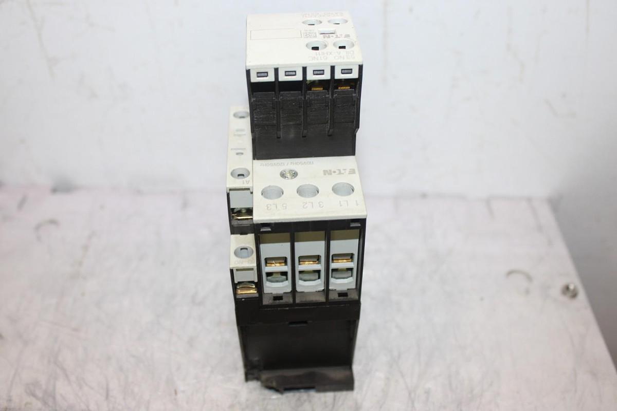 Used EATON CONTACTOR XTCE032C10 40 AMP 3-PHASE 600 VAC 3-POLE 25 HP W/ XTCEXFAC11