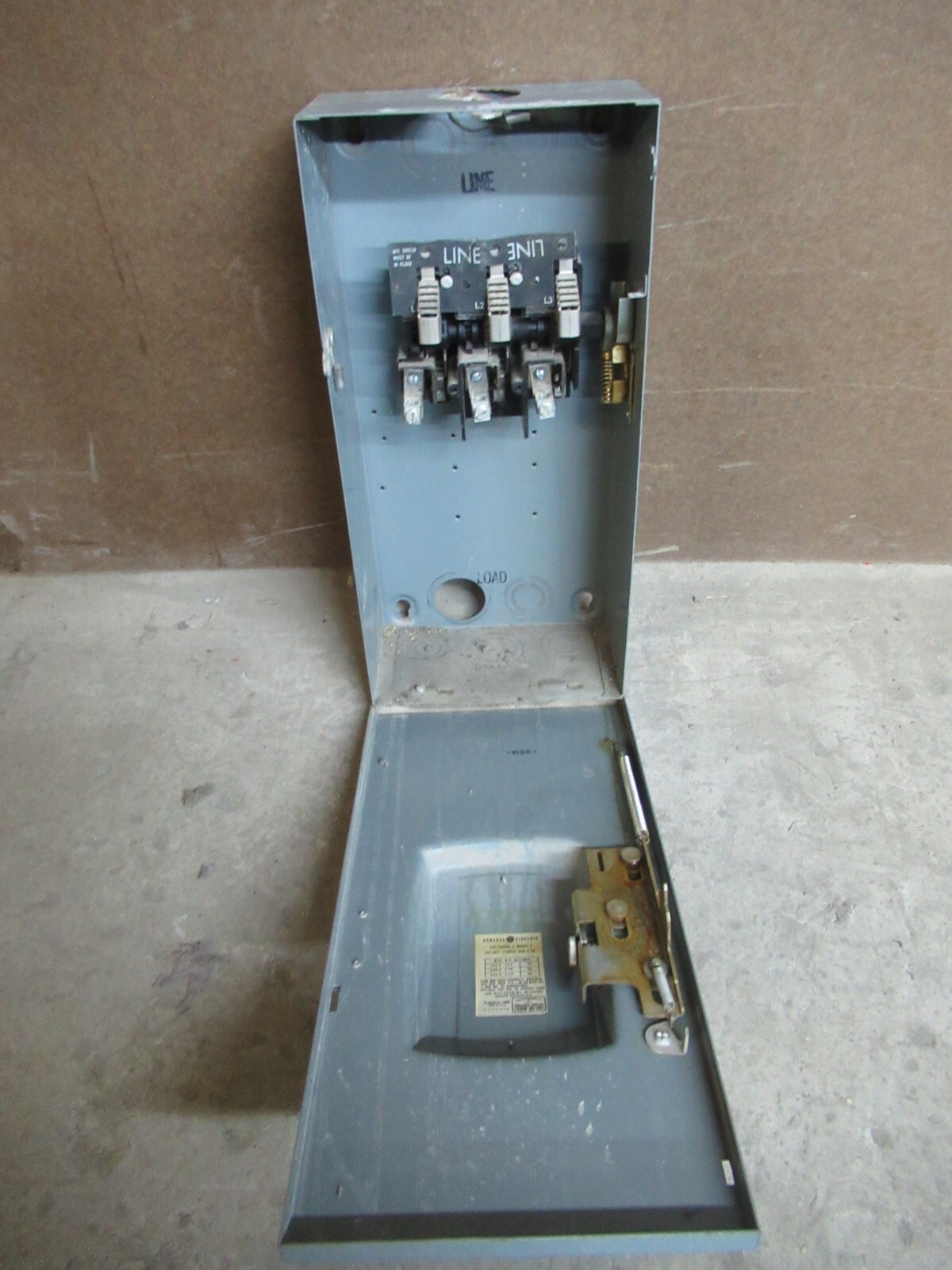 Used GE ENCLOSED SAFETY SWITCH THN3363 MODEL: 2 100 AMP 3-POLE 600 VAC 50 HP