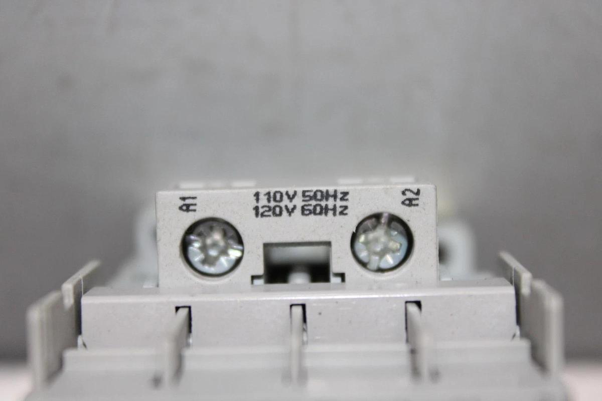 Used ALLEN BRADLEY CONTACTOR 100-C12*10 600 VAC 25 AMP 10 HP COIL: 120 VAC